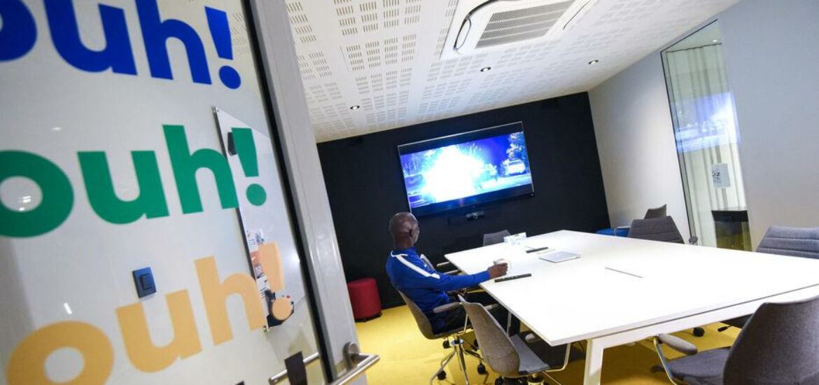 Solidarité : ces entreprises ouvrent leurs bureaux aux SDF pour qu’ils passent la nuit au chaud