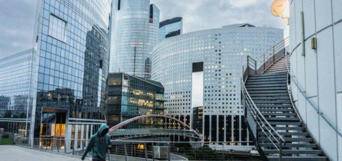 En France, des bureaux proposés comme hébergement aux sans-abris